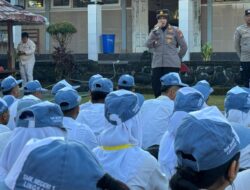 Kapolsek Lingsar Ingatkan Bahaya Narkoba hingga Bullying saat Bekali 625 Siswa Baru SMKN 1