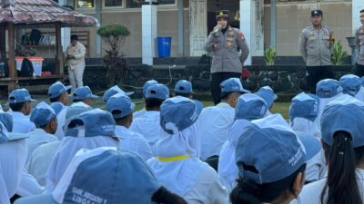Kapolsek Lingsar Ingatkan Bahaya Narkoba hingga Bullying saat Bekali 625 Siswa Baru SMKN 1