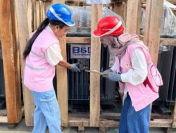 Srikandi PLN Pastikan Material Jaringan Listrik di Sumbawa Siap Jelang HUT Ke-81 RI
