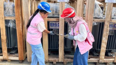 Srikandi PLN Pastikan Material Jaringan Listrik di Sumbawa Siap Jelang HUT Ke-81 RI