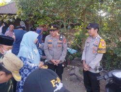Bupati Lobar Tinjau Korban Kebakaran Peresak, Kapolsek Narmada Pastikan Pengamanan Berjalan Kondusif