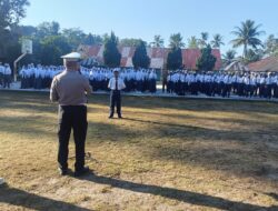 Polsek Narmada Edukasi Pelajar SMPN 3, Jangan Bawa Motor Jika Belum Cukup Umur