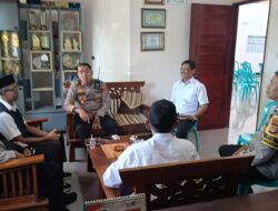 Polmas Kapolsek Narmada Sambangi Desa Mekarsari, Bahas Kesiapan Pilkades