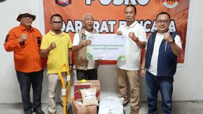 Tanggap Bencana Kebakaran Desa Adat Sade, Bank NTB Syariah Salurkan Bantuan Air Bersih dan Paket Sembako