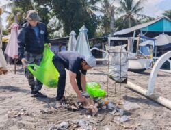 Ajak Warga Jaga Pesisir, SIMBAR Bersih-bersih Pantai Cemare