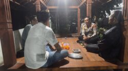 Kapolsek Gunungsari Blusukan Malam Perkuat Sinergi Jaga Kamtibmas