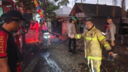 Polsek Gunungsari Gercep Tangani Dua Kebakaran di Dua Lokasi Berbeda