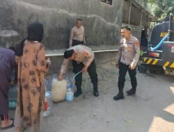 Kemarau Bikin Warga di Gunungsari Kekurangan Air, Polresta Mataram Kirim 1 Mobil Water Tank