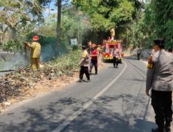 Gerak Cepat Polsek Narmada Cegah Api Meluas di Bantaran Sungai Gebong