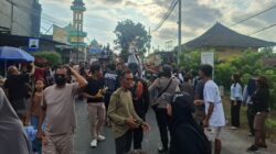 Meriah Dikawal Polisi! Seribuan Warga Ramaikan Perajean Maulid Nabi di Lingsar
