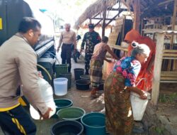 Krisis Air Bersih di Gunungsari, Polresta Mataram Kirim 5.000 Liter ke Bukit Korea