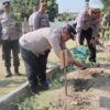 Bakti Persada 34 Tahun Pengabdian, Polsek Narmada Tanam 50 Bibit Pohon