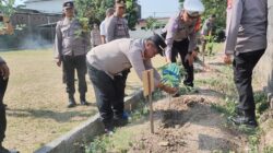 Bakti Persada 34 Tahun Pengabdian, Polsek Narmada Tanam 50 Bibit Pohon