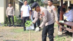 Bakti Persada 34 Tahun, Polisi Tanam 130 Pohon di Gunungsari