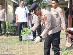 Bakti Persada 34 Tahun, Polisi Tanam 130 Pohon di Gunungsari