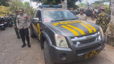 Polsek Gunungsari Kawal Dua Upacara Ngaben, AKP Rosyadi Pastikan Warga Nyaman