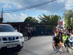 Polsek Lingsar Kerahkan 8 Personel Amankan Perajean di Peteluan Indah