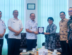 CAPAIAN IKAD KOTA TEBING TINGGI RAIH KATEGORI UNGGUL, WALI KOTA IMAN IRDIAN SARAGIH SIAP OPTIMALKAN INKLUSI KEUANGAN