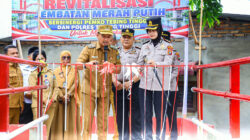 PERMUDAH AKSES WARGA KELURAHAN MANDAILING, WALI KOTA DAN KAPOLRES TEBING TINGGI RESMIKAN JEMBATAN MERAH PUTIH