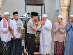 Gelar Jumat Keliling di Kekalik Kebon, Kapolda NTB Ajak Masyarakat dan Tokoh Agama Bentengi Generasi Muda dari Narkoba