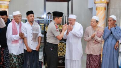 Gelar Jumat Keliling di Kekalik Kebon, Kapolda NTB Ajak Masyarakat dan Tokoh Agama Bentengi Generasi Muda dari Narkoba