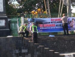 Cegah Kecelakaan, Polsek Narmada Pasang Banner Imbauan di Jalur Rawan