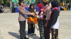 Peringatan HSN Ke-10 di Lingsar, Iptu Dayu Ingatkan Santri Jauhi Narkoba dan Bullying
