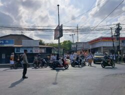 Polsek Gunungsari Kawal Mendak Melasti Pujawali Pura Banjar Karya