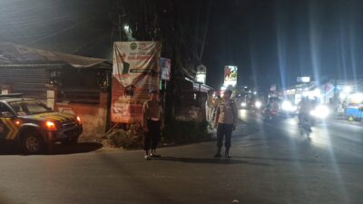 Patroli Blue Light Polsek Gunungsari Sisir Simpang Tiga Sesela