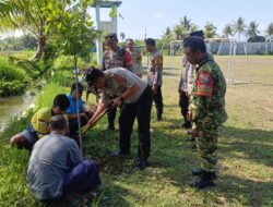 Polsek Narmada Dukung Program Green Policing Lewat Penanaman Bibit Pohon