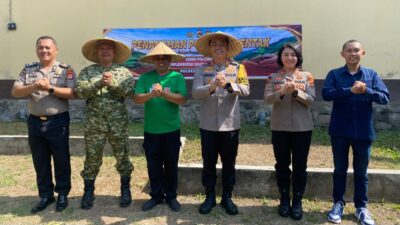 Gerakan Nyata Green Policing, Kapolresta Mataram Tanam 50 Pohon di Lingsar