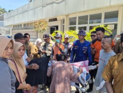 .	Tim SAR Temukan Pelajar yang Hilang Terseret Gelombang di Pantai Komala Sari